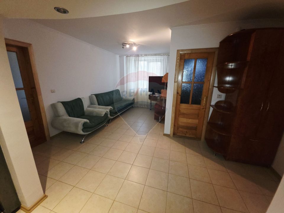 Apartament cu 4 camere de vânzare în zona Calea Romanului