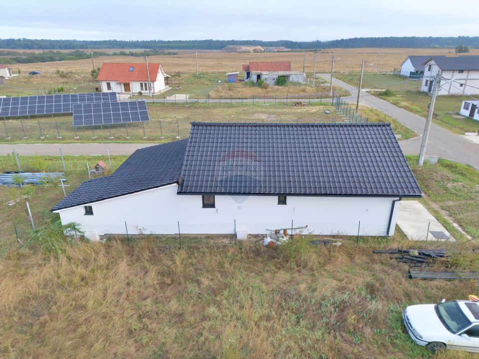 Casă cu 3 camere de vânzare loc. Frumușeni, jud. Arad