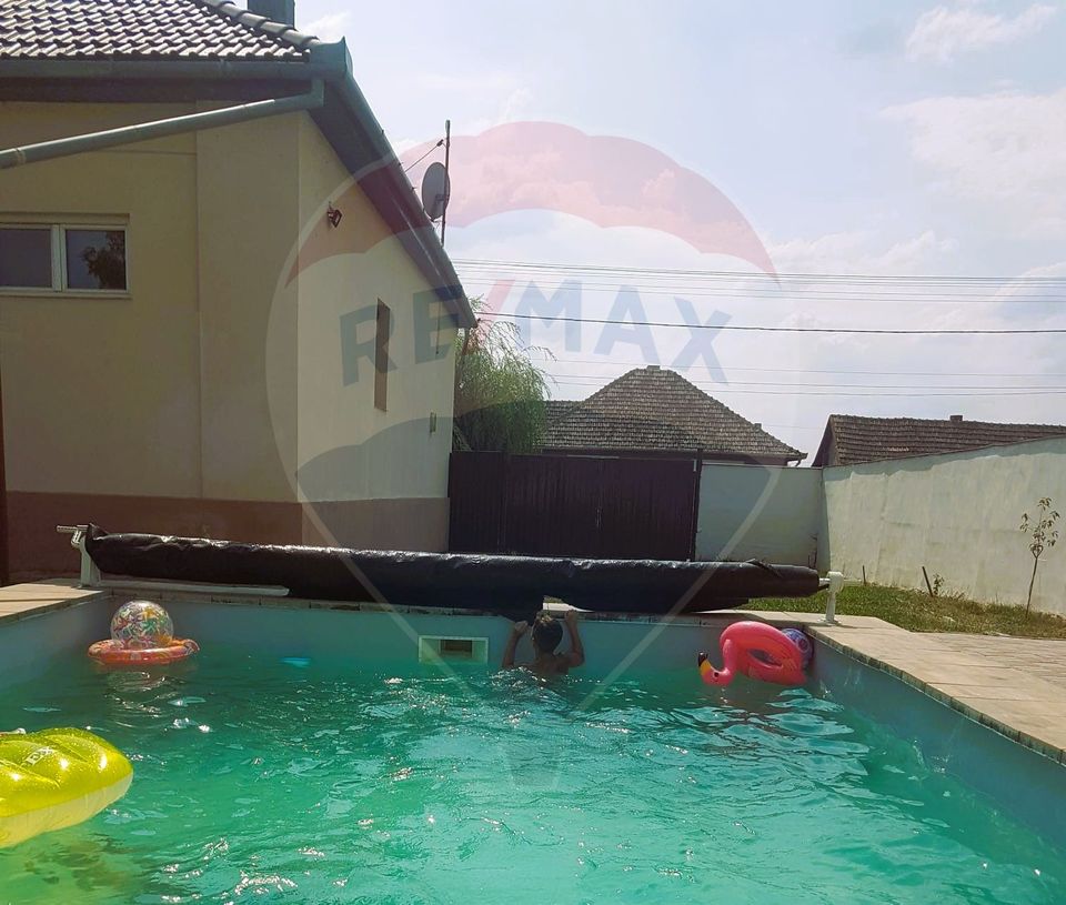 Vând/Schimb casă duplex 150 mp cu piscină – Turnu (10 min de Arad)