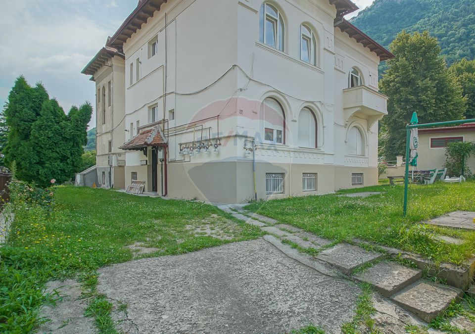 REZERVAT! De vânzare apartament 4 camere în vilă impozantă