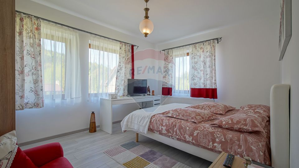 Vilă în zona Glăjărie, 10 camere, Sp + E + M, teren 2789 mp