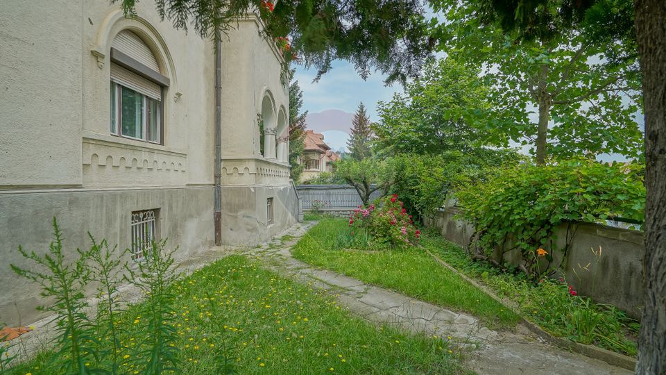 REZERVAT! De vânzare apartament 4 camere în vilă impozantă