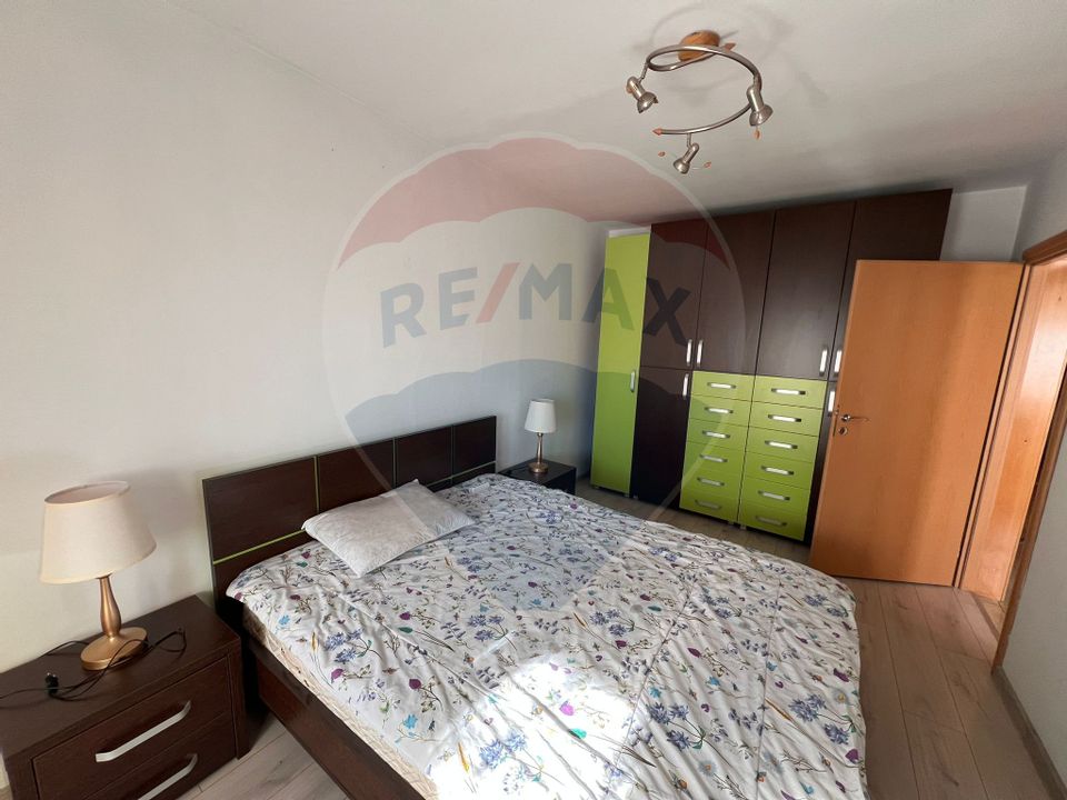 Apartament cu 3 camere decomandat- 9 mai- zona centrala