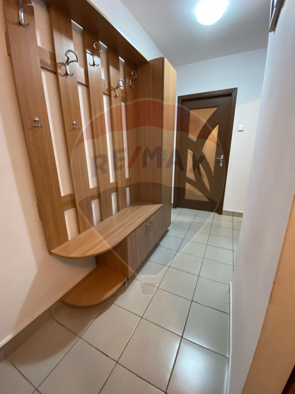 Apartament cu 4 camere de închiriat - 80 mp utili, Tractorul