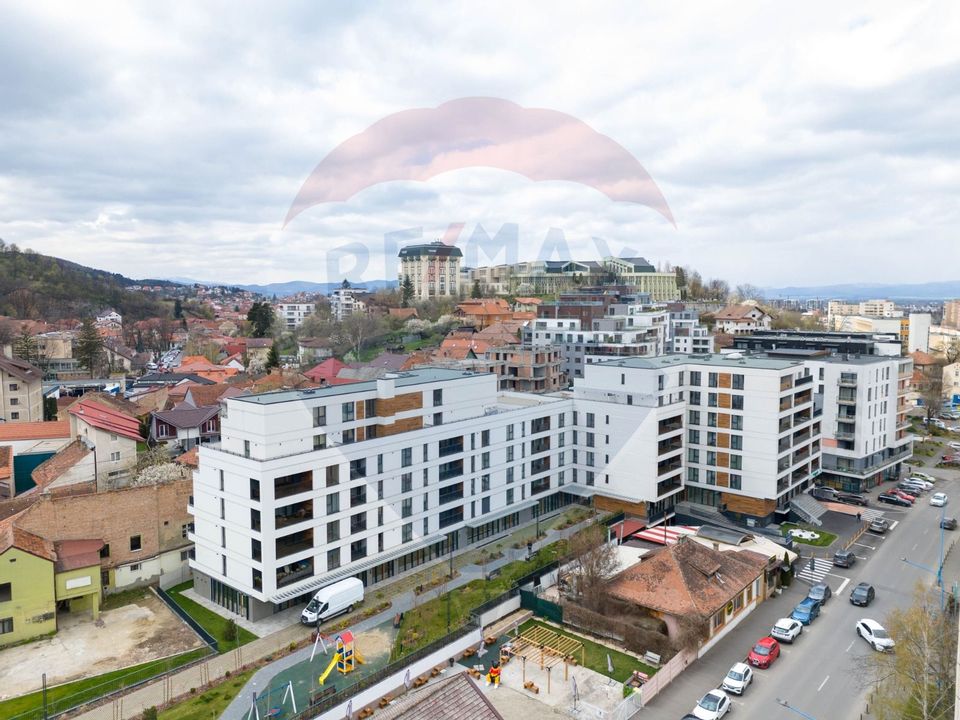 Spațiu comercial de închiriat, cu terasa, în zona Ultracentral!