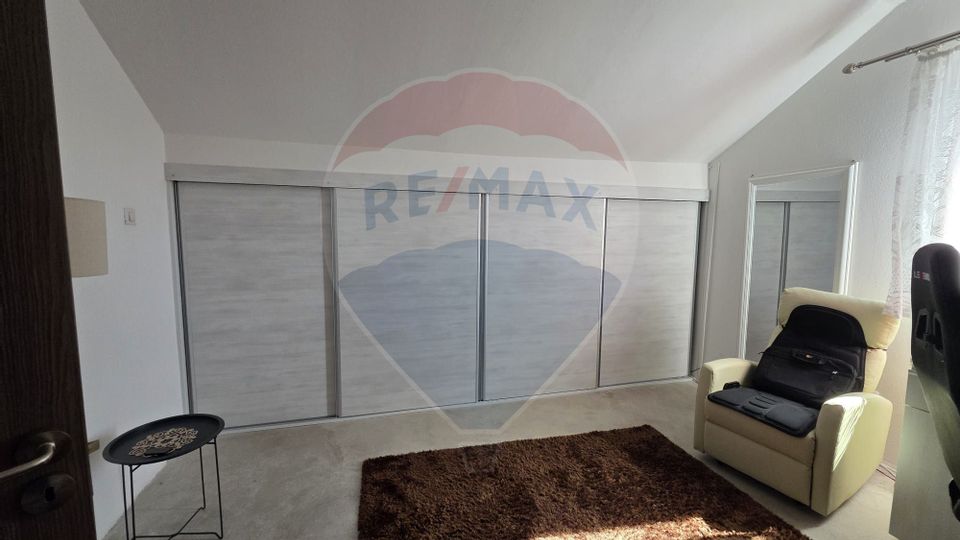 Casă / Vilă cu 4 camere de vânzare