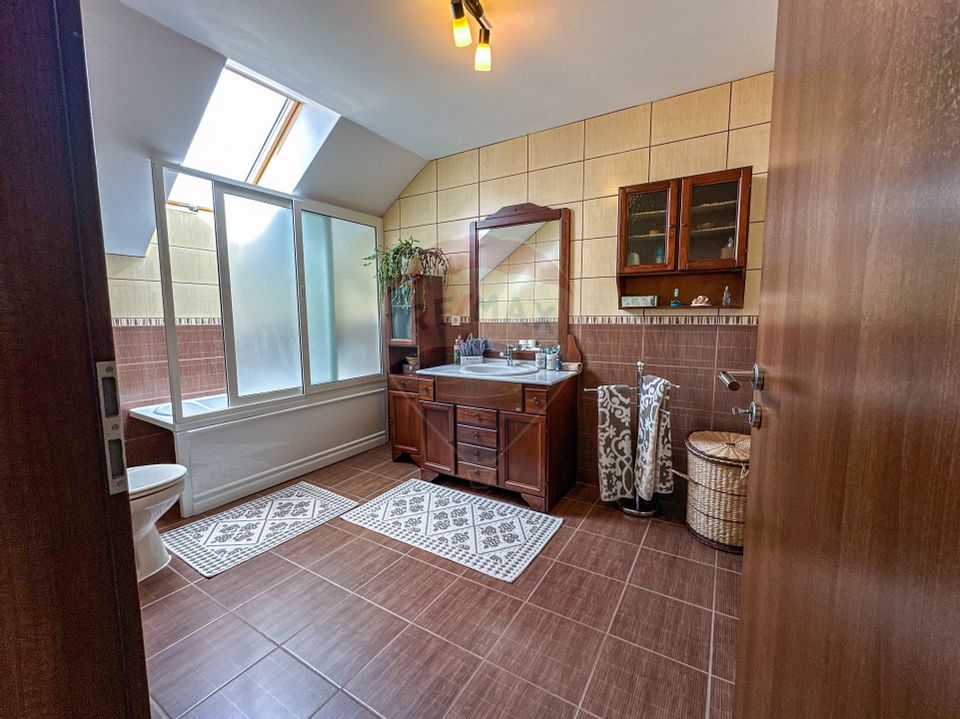 Vila de vanzare pe Str.Strugurilor/Terezian