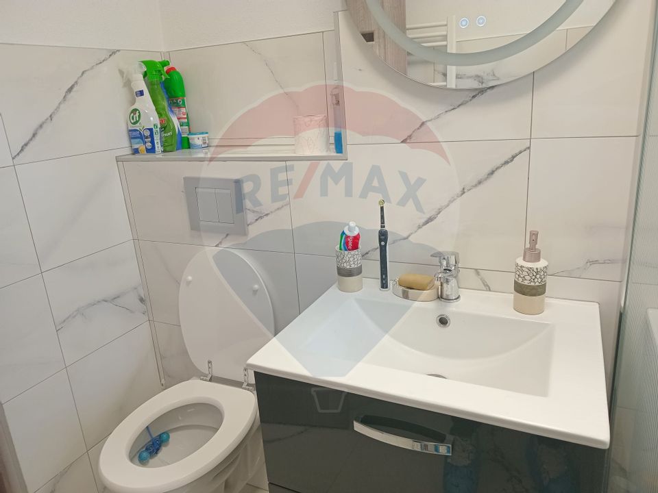 Apartament de vanzare  2 camere în zona Micalaca Mioritei