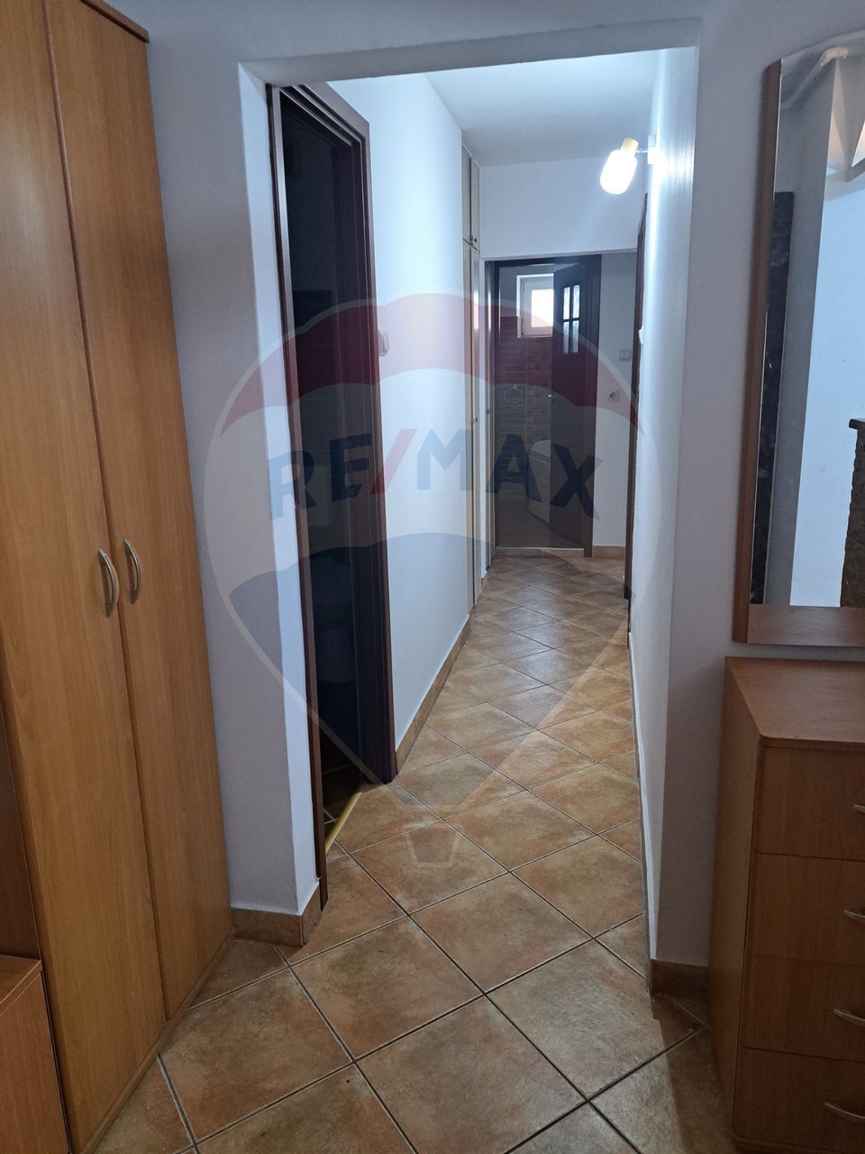 Inchiriere apartament cu 3 camere Tei semimobilat imobil 1983