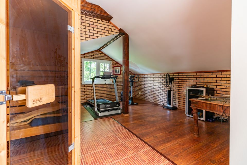 8 room House / Villa for sale