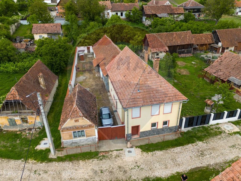 Casă de vacanta, cu annexe si pomi fructiferi, Ungra!