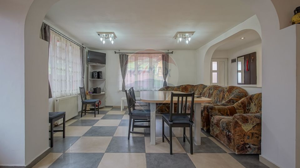 Pensiune cu 7 camere in Moieciu | TOATE UTILITATILE | COMISION 0%