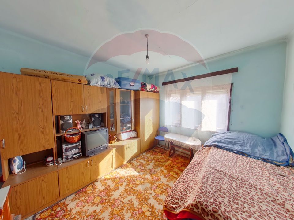 Casă cu 5 camere de vânzare, str. Crișan