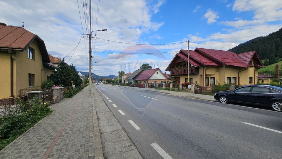 Casa 225 mp, teren intravilan 4822 mp C. Moldovenesc, Suceava