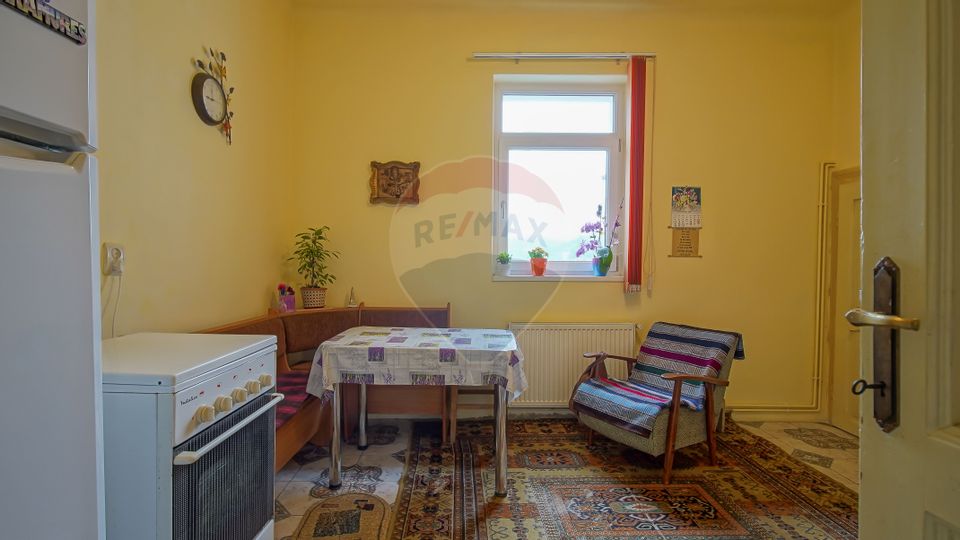 Casă / Vilă cu 5 camere de vânzare în zona Schei, Cotun 9
