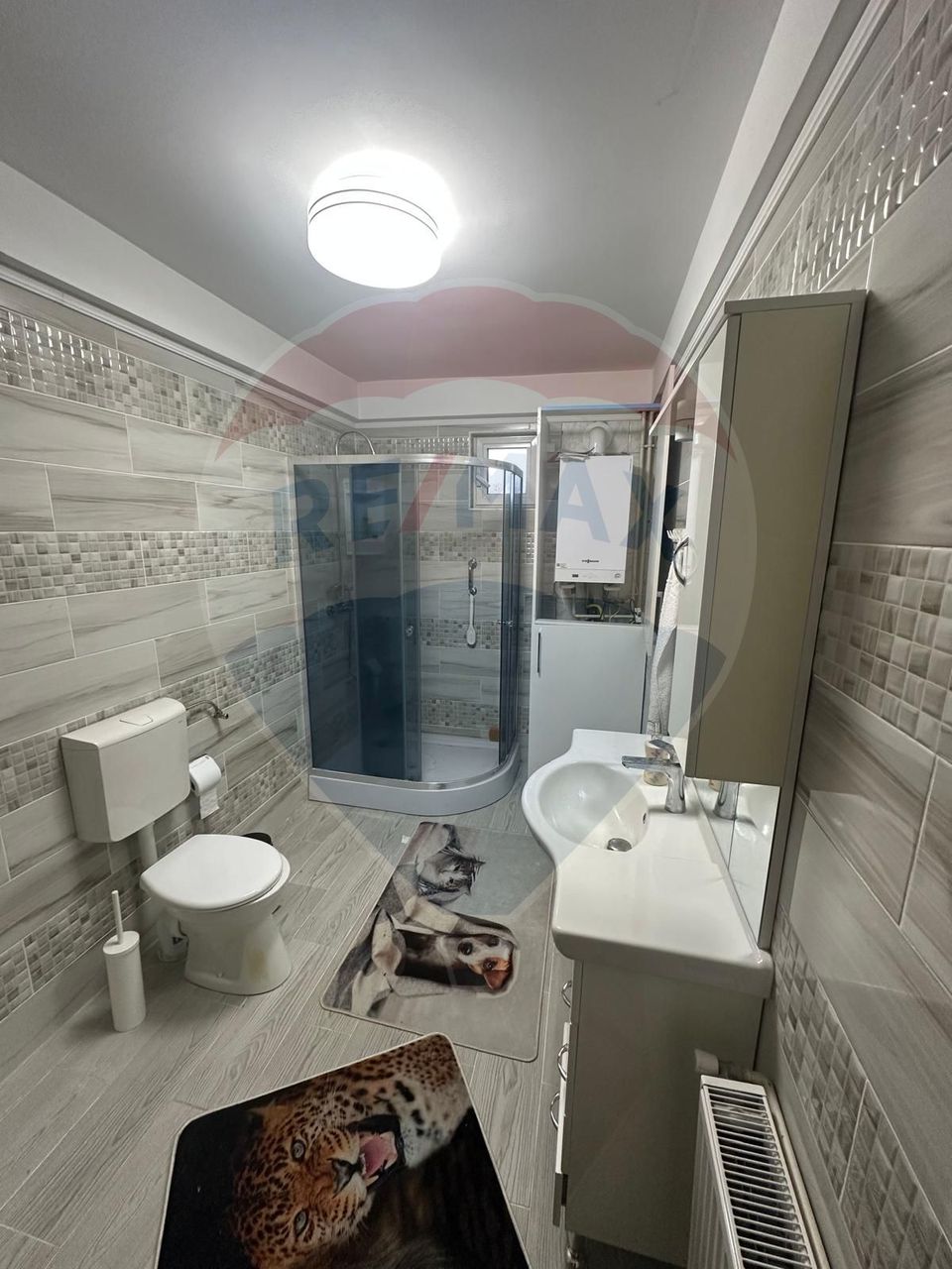 Casă spațioasă 6 camere, 2 băi, garaj spatios și terasă