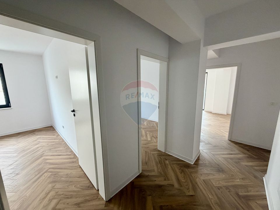 Apartament 3 camere bloc nou zona Finante