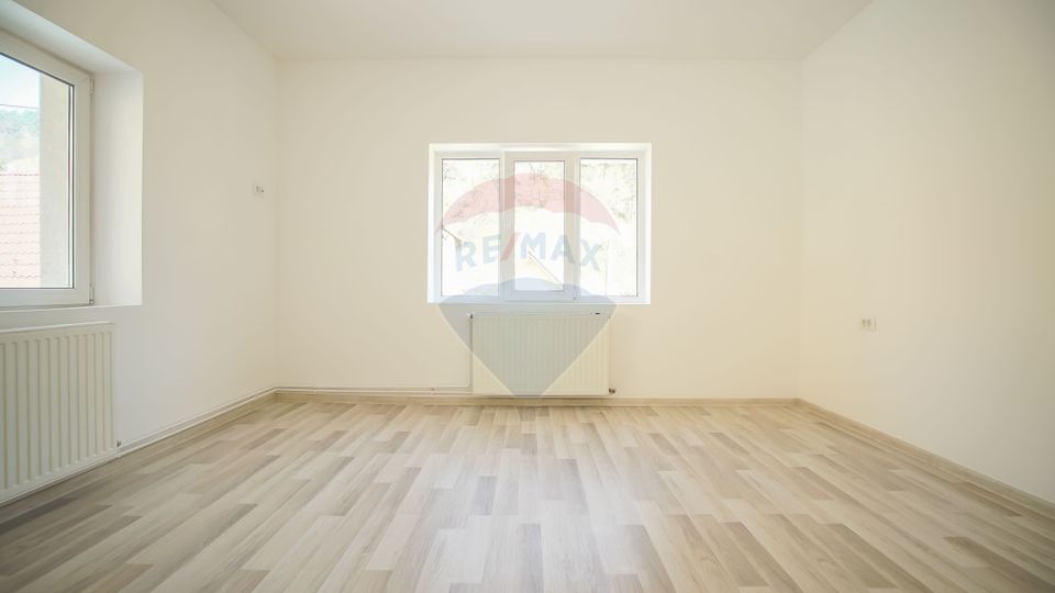 Casa renovată, cu garaj si teren de 679 mp, Scheii Brașovului