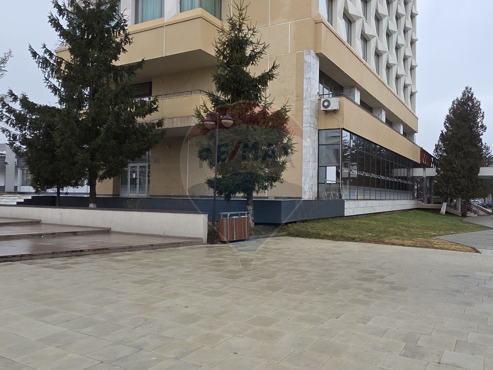 Oferta - Spatiu comercial de inchiriat in zona centrala a mun Onesti