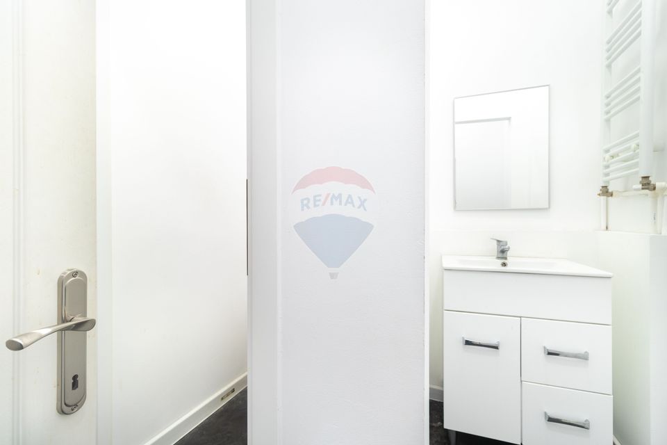 Commercial space with showcase, Gara de Nord train station