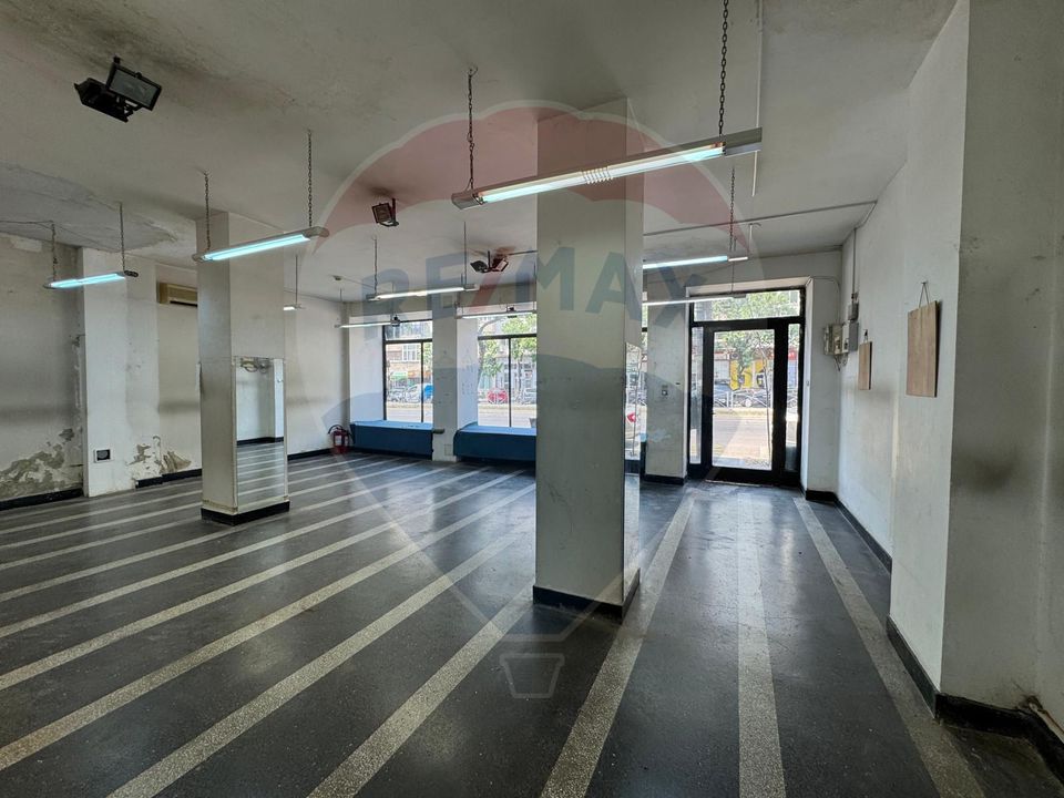 De inchiriat spatiu comercial / Vitrina stradala/ Gara de Nord/ 98mp