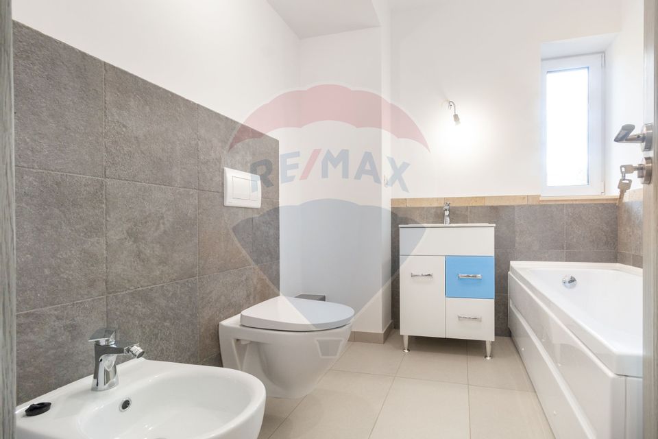 Apartament cu 4 camere de vanzare in zona Damaroaia - Petrom City