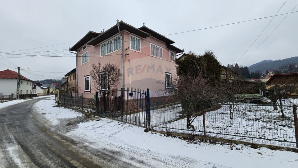 Casă / Vilă  de vânzare în Campulung Moldovenesc, Suceava