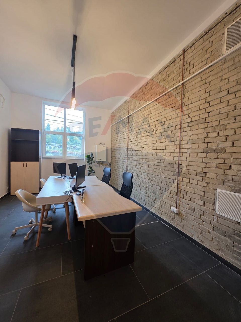 25sq.m Commercial Space for rent, Central area