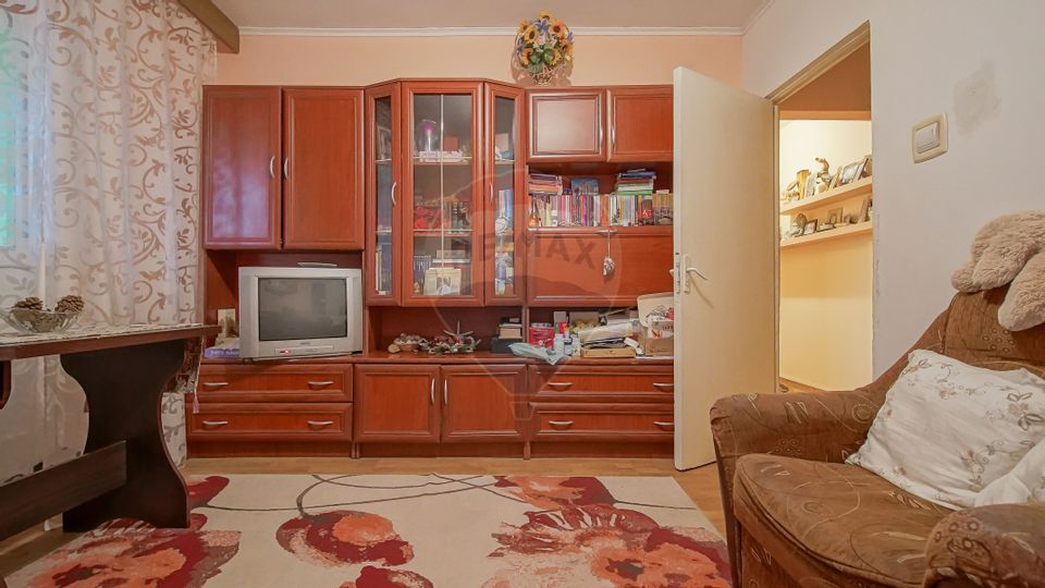 4 room Apartment for sale, Florilor area