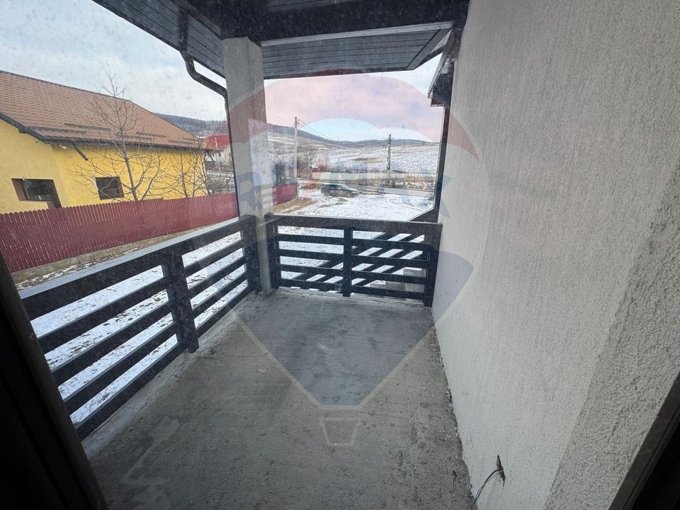 8 room House / Villa for sale, Darmanesti area