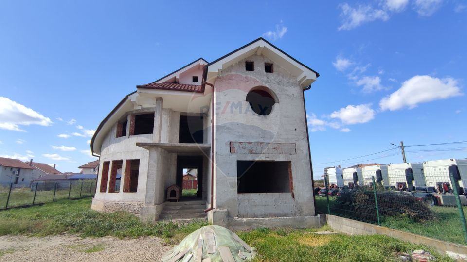 Vilă P+E, 378 mp, la roșu, Sânmartin, arhitectură unică, teren 726 mp