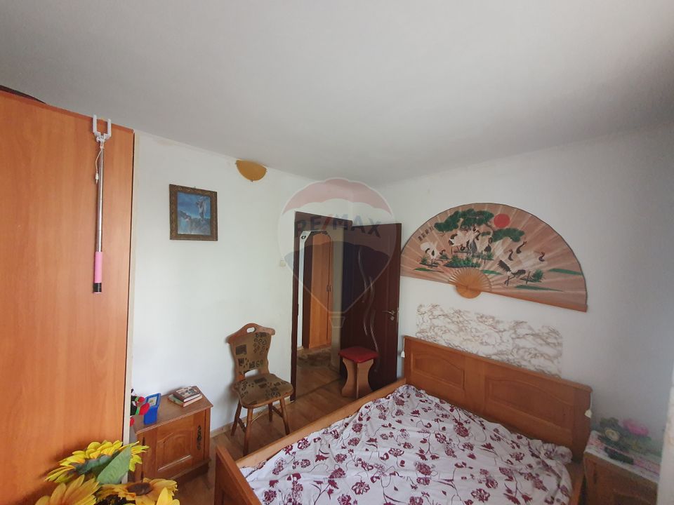 Apartament cu 3 camere de vânzare în zona Craiovita Noua