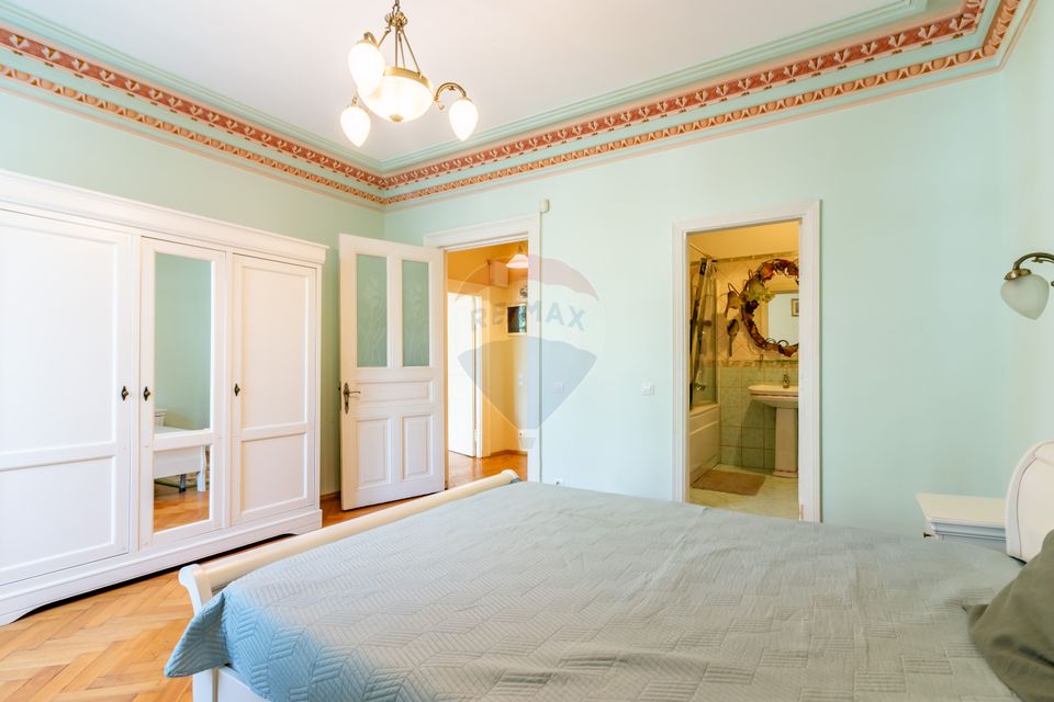 3-room apartment and open-space attic Amzei | English