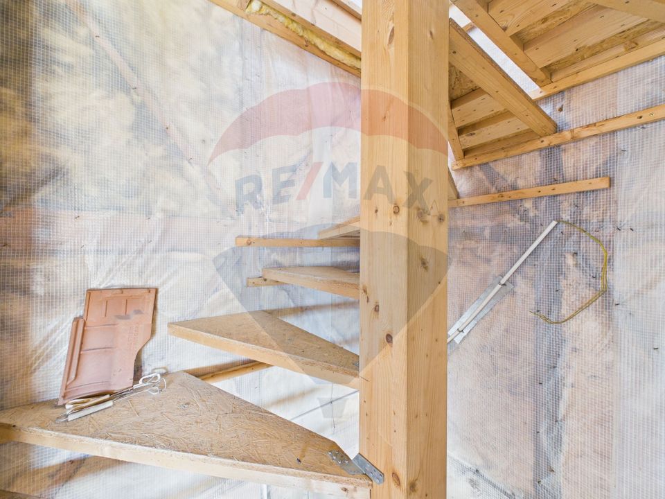 Vila Impunatoare multi-generationala cu Turnulet si Arhitectura Unica