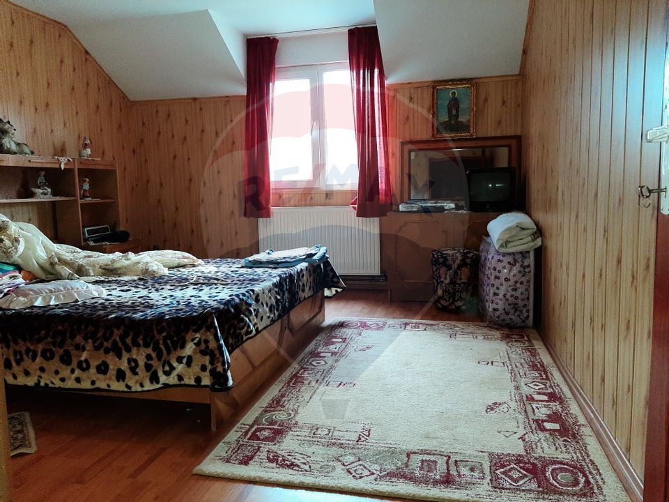 House / Villa 7 rooms for sale Provita de Jos, Campina, Praho County