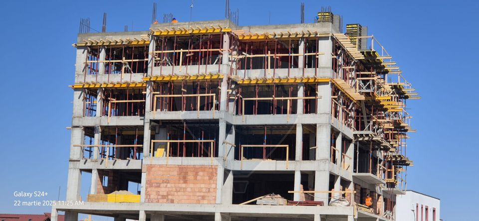 Apartament de vanzare cu 2 camere / zona Coresi Mall