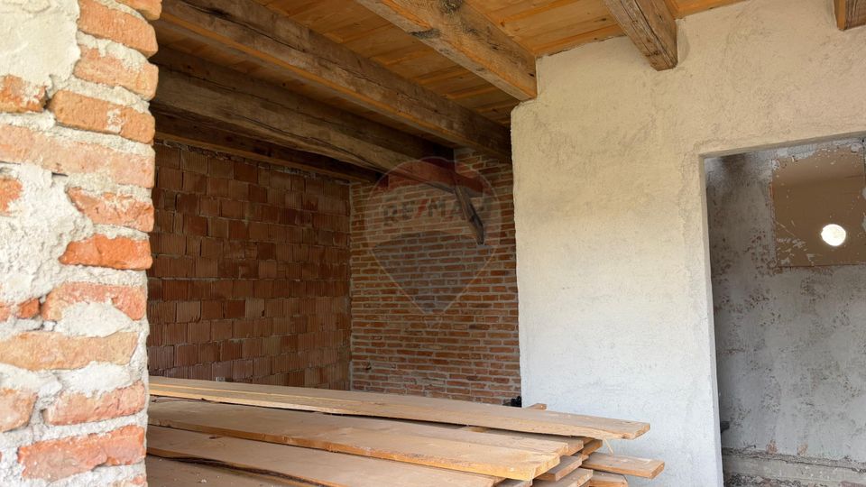 Casă autentică în Alma Vii – restaurare începută, potențial nelimitat