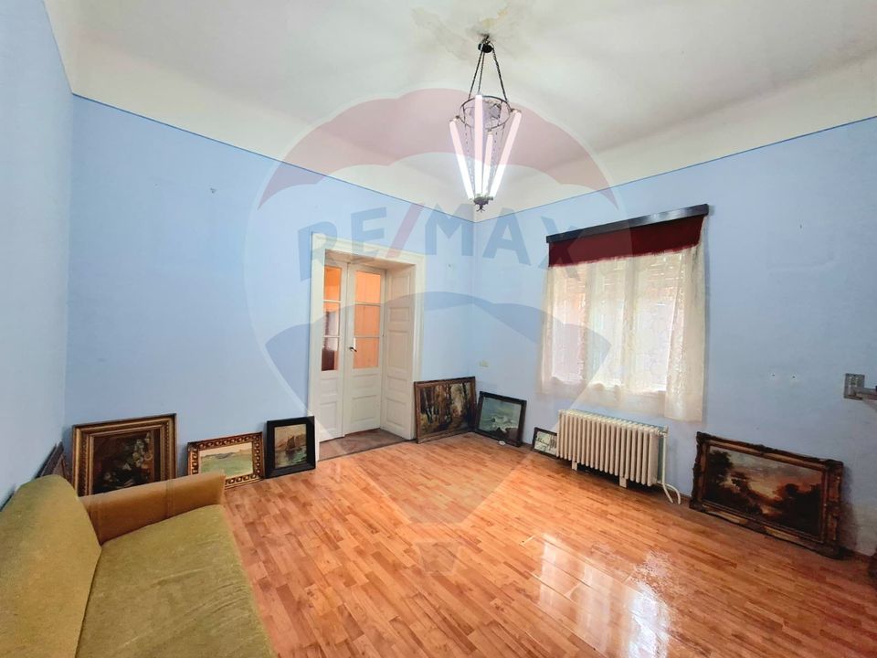 Proprietate centrală Arad,  cotă teren mare, acces auto