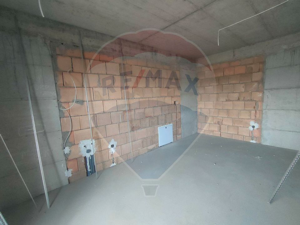 Apartament de vanzare cu gradina