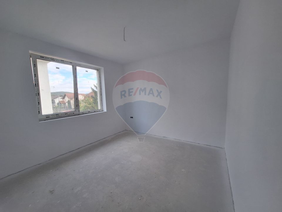 Apartament 3 camere, spatios, nou et 1  in Selimbar str. Mihai Viteazu