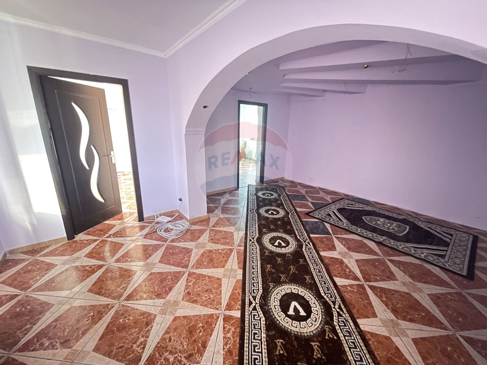 8 room House / Villa for sale