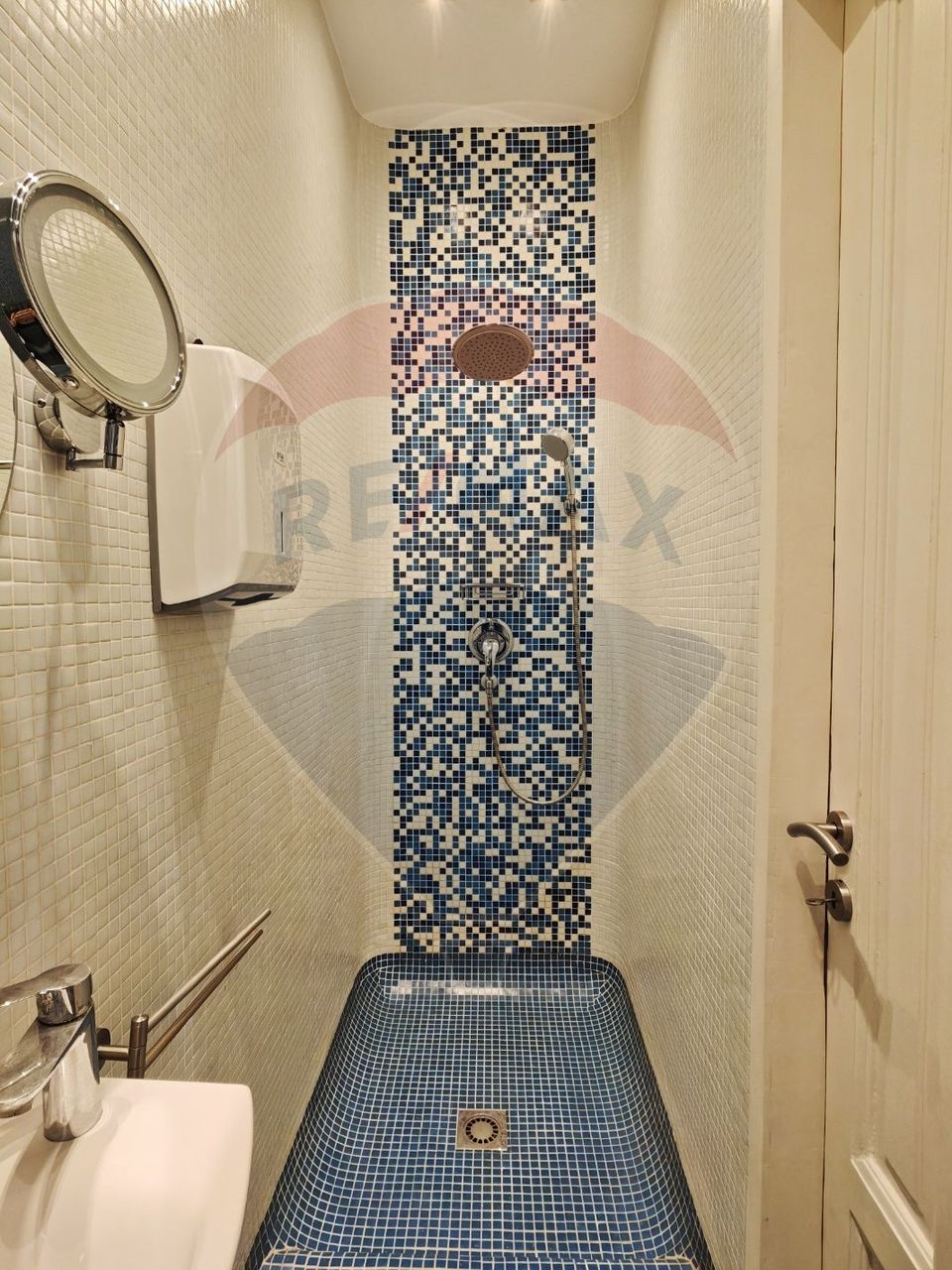 Apartament în vilă din perioada interbelică proaspăt renovat