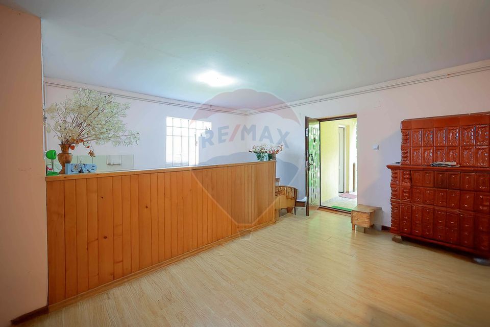 De vânzare Casǎ de Vacanțǎ cu 3 camere, teren 1146 mp, Budureasa