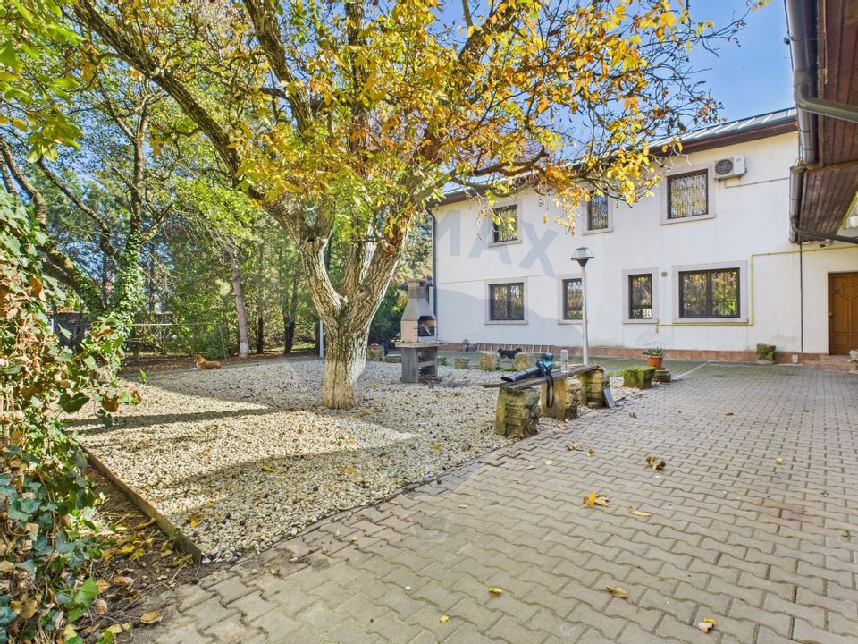 Vilă spectaculoasă în Balotești, curte 5000 mp si piscina interioara