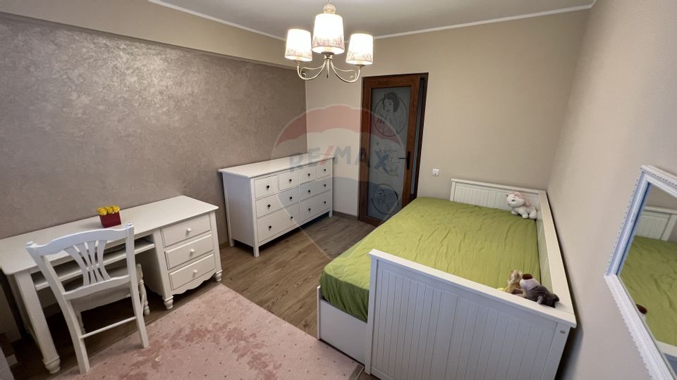 Apartament cu 4 camere de vânzare în zona Siderurgistilor Vest