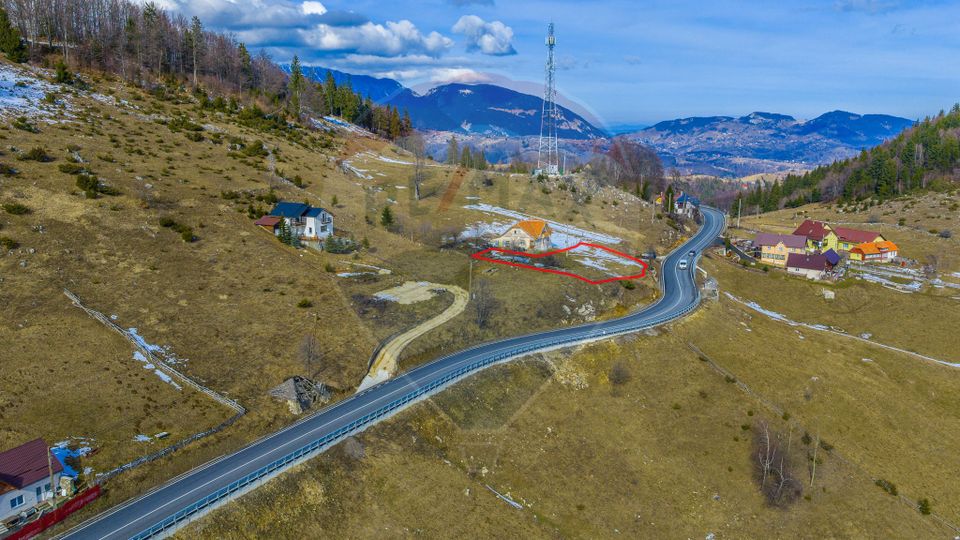 Teren intravilan CU PRIVELISTE DE POVESTE- Fundata- Romania