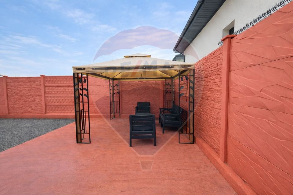 Casă cu 5 camere de vânzare in Lumina Constanta