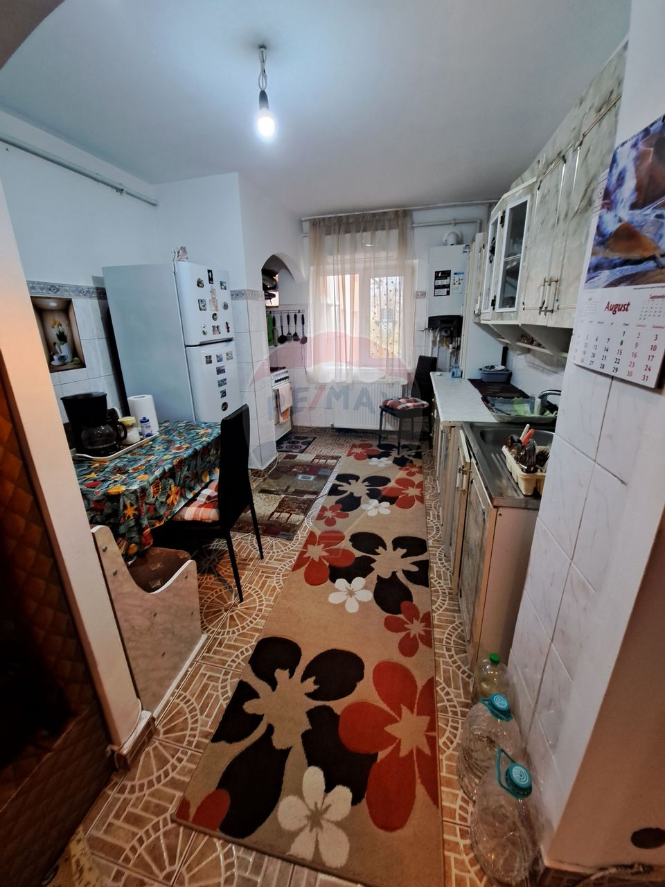 3 camere de închiriat, zona Consul