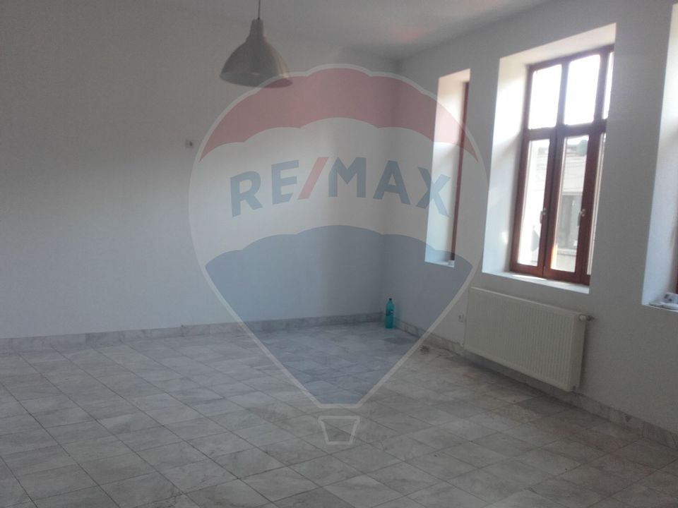 240sq.m Office Space for rent, P-ta Unirii area
