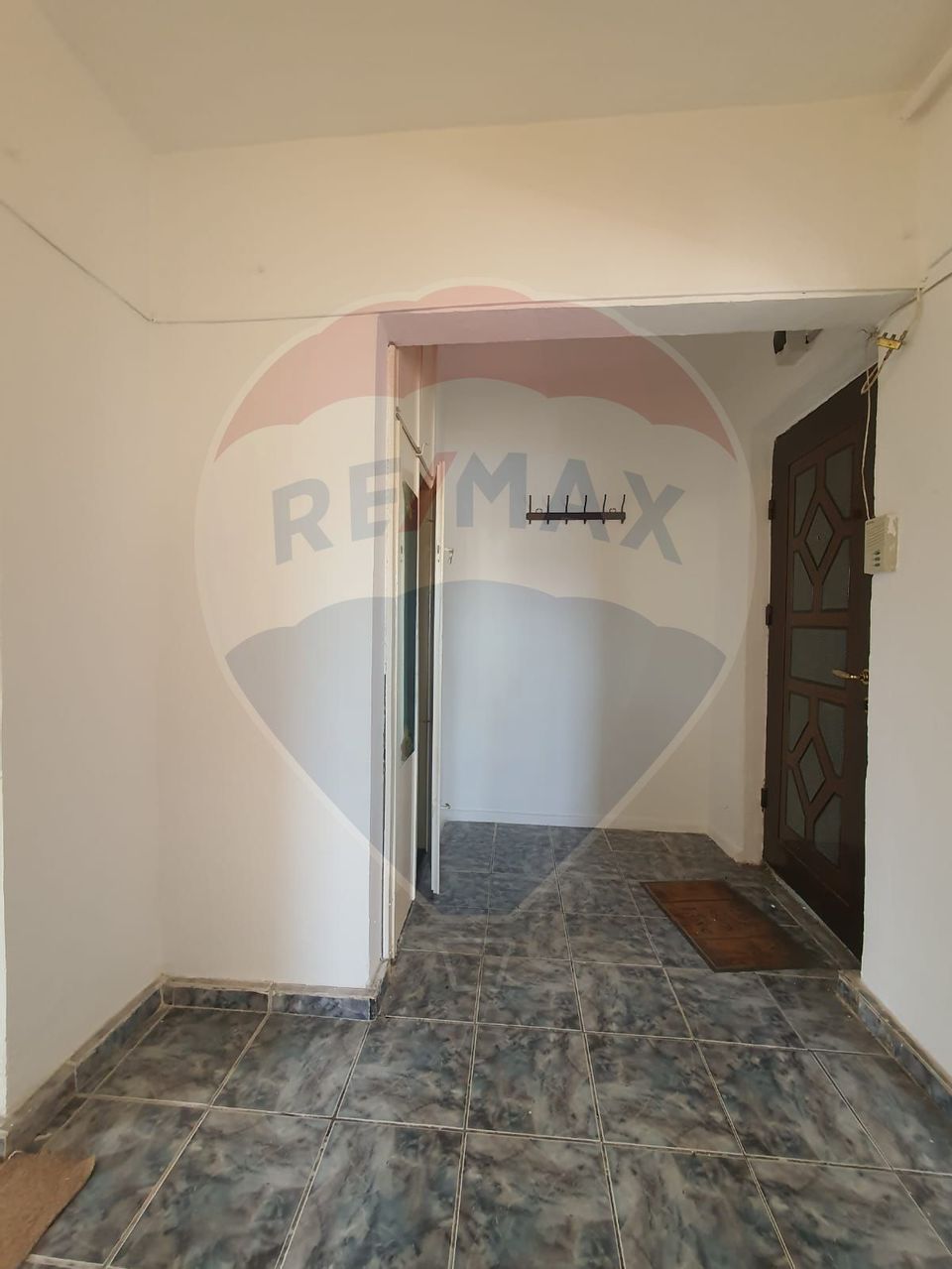 Apartament cu 3 camere de vânzare în zona Vitrometan